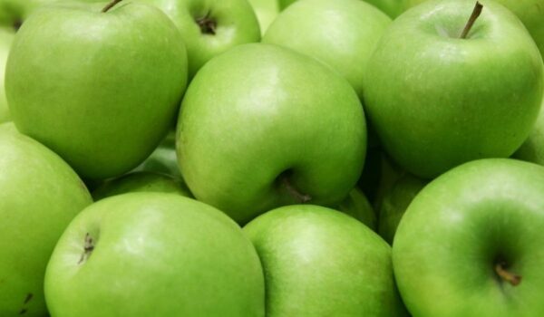 Fresh apples at whjolesale price in Lagos, only from Iyalojadirect.com